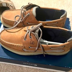 New Sperry top sided shoes boys 6M. Tan